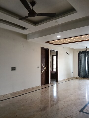 Building Lobby in 3 BHK Builder Floor at Sector 15 – for Rent