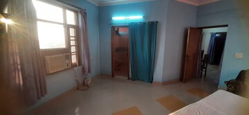 Room in 3 BHK Apartment at Gms Road – for Rent