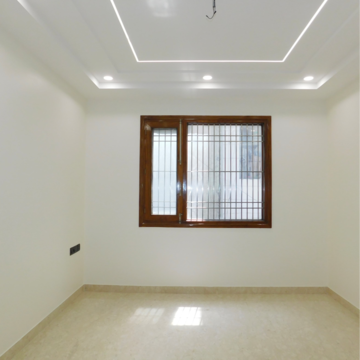 Room in 3 BHK Builder Floor at South Extension I – for Sale