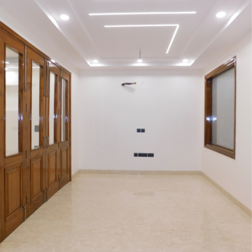 Room in 3 BHK Builder Floor at South Extension I – for Sale