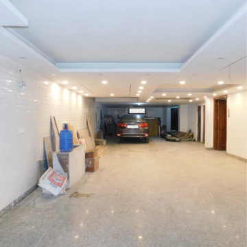 Parking in 3 BHK Builder Floor at South Extension I – for Sale