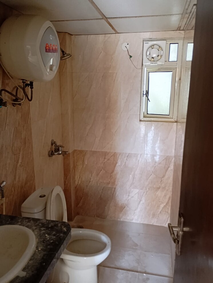 Bathroom, nimbus-the-hyde-park 2 Bedroom 1080 Sq.Ft. Apartment In Sector 78 Noida 8594787