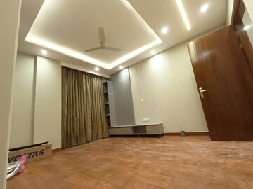 Room in 3 BHK Builder Floor at Unitech South City II, Sector 50 – for Sale