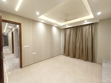 Room in 3 BHK Builder Floor at Unitech South City II, Sector 50 – for Sale