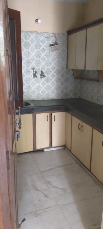 Room in 2 BHK Builder Floor at Sector 41 – for Rent
