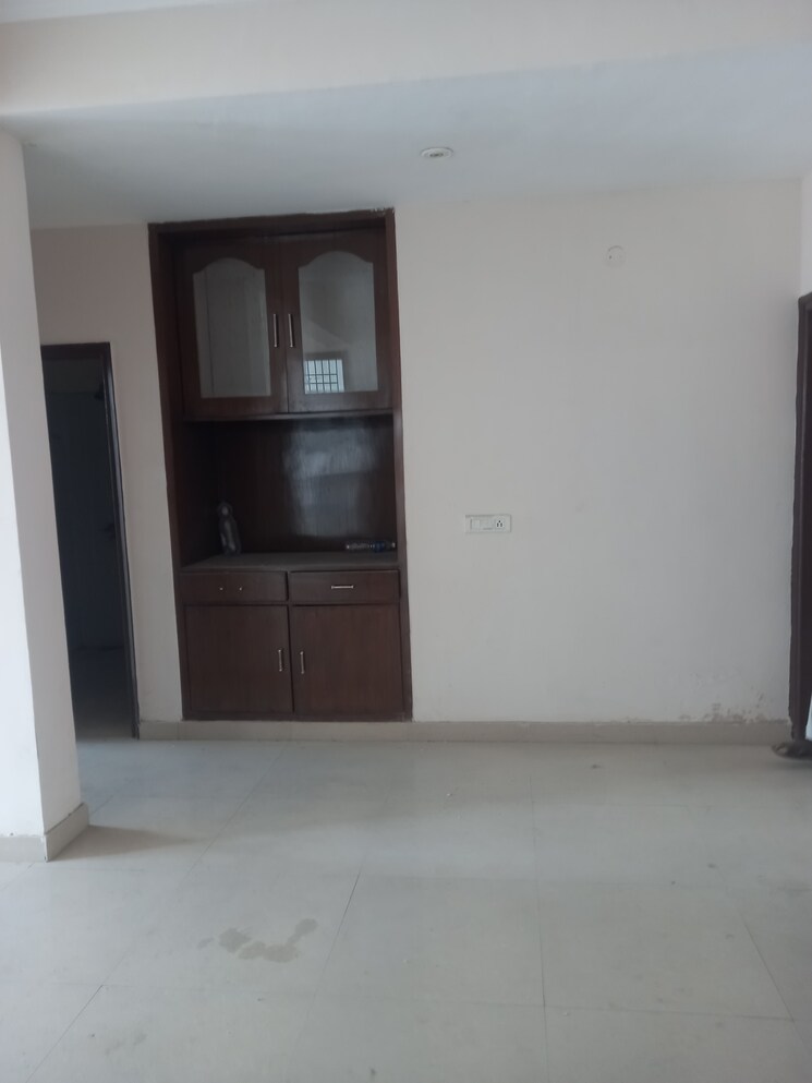 Room, sector 125 3 Bedroom 150 Sq.Yd. Apartment In Sector 125 Mohali 8595012