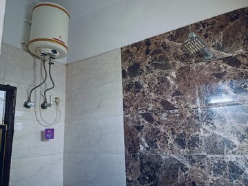 Bathroom in 1 BHK Builder Floor at Sector 55 – for Rent
