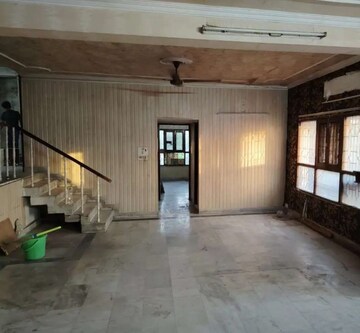 Living Room in 3 BHK Apartment at Hazratganj – for Rent