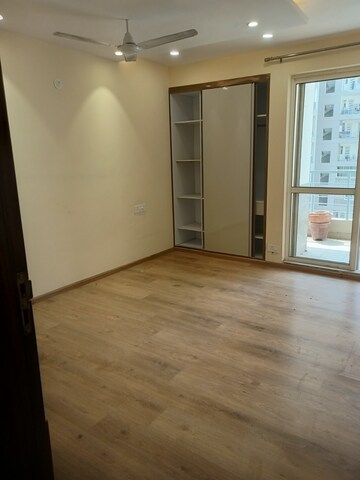 Room in 4 BHK Apartment at Lotus Panache, Sector 110 – for Rent