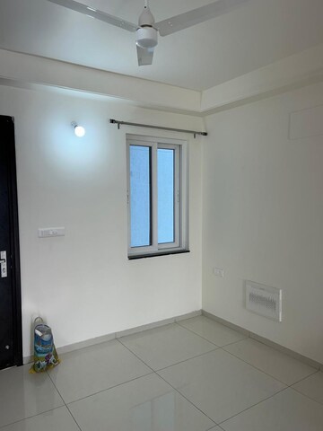 Room in 3 BHK Apartment at Rajapushpa Provincia, Narsingi – for Rent