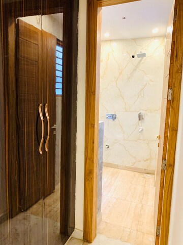 Building Lobby in 4 BHK Builder Floor at Green Fields Colony – for Rent