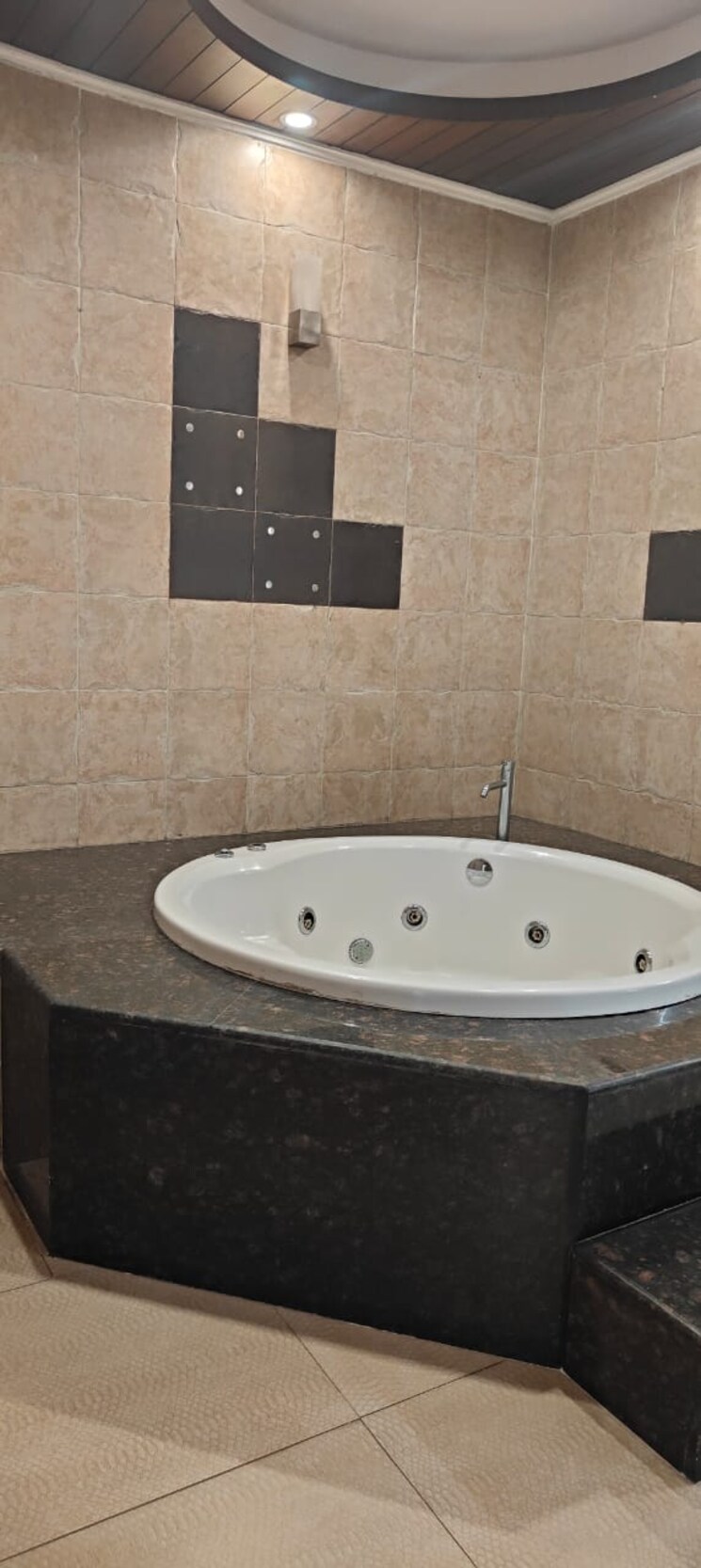 Bathroom, unitech-nirvana-country-aspen-greens 5 Bedroom 500 Sq.Ft. Villa In Sector 50 Gurgaon 8595153