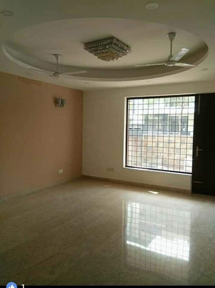 Room, sector 55 3.5 Bedroom 2410 Sq.Ft. Independent House In Sector 55 Noida 8595128