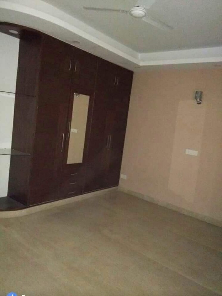 Room, sector 55 3.5 Bedroom 2410 Sq.Ft. Independent House In Sector 55 Noida 8595128