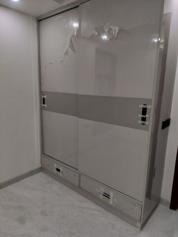 Furnished Amenities in 3 BHK Builder Floor at Sultanpur – for Rent