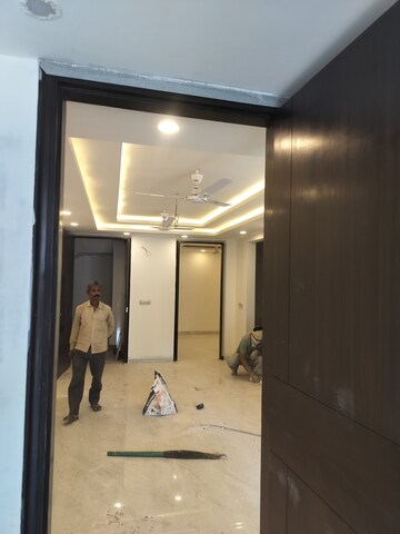 Room in 2 BHK Builder Floor at Sultanpur – for Rent