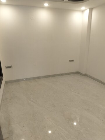 Room in 2 BHK Builder Floor at Sultanpur – for Rent