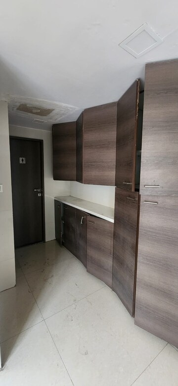   Office Space at Diamond Industrila Estate – for Rent