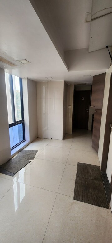   Office Space at Diamond Industrila Estate – for Rent