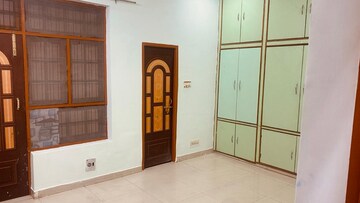 Room in 2 BHK Independent House at Gomti Nagar – for Rent