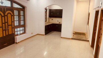 Room in 2 BHK Independent House at Gomti Nagar – for Rent