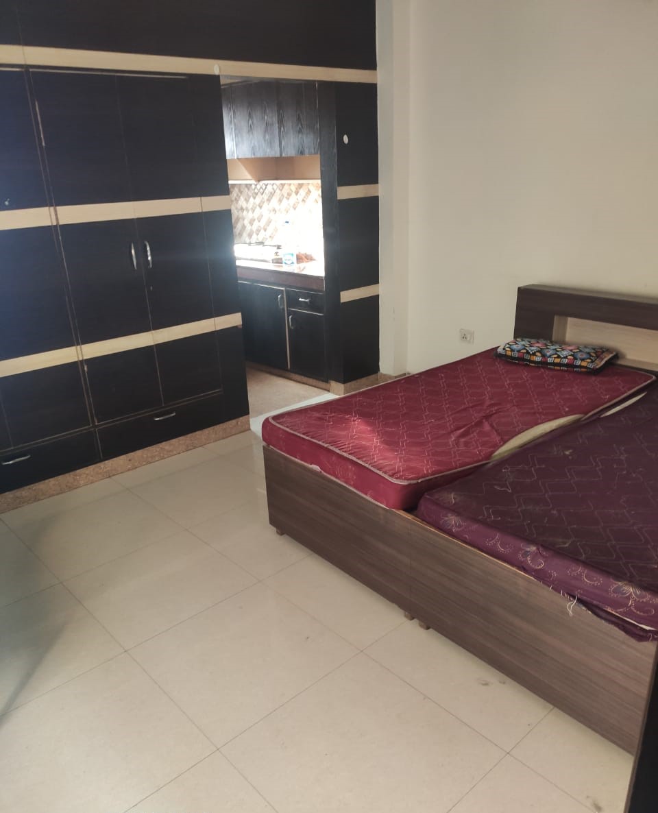1 BHK + Extra Room Builder Floor For Rent in Sector 55