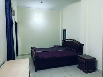 Bedroom in 1 BHK Builder Floor at Sector 55 – for Rent