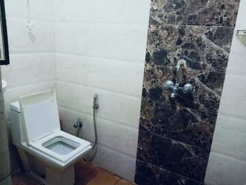 Bathroom in 1 BHK Builder Floor at Sector 55 – for Rent