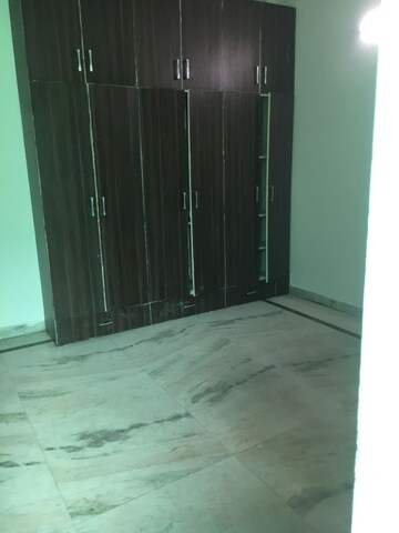 Room in 3 BHK Builder Floor at Sector 46 – for Rent