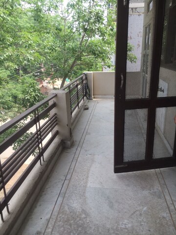 Balcony in 3 BHK Builder Floor at Sector 46 – for Rent
