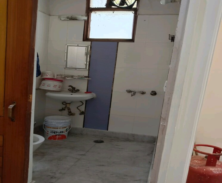 Bathroom, new rajinder nagar 2 Bedroom 687 Sq.Ft. Independent House In New Rajinder Nagar Delhi 8595359