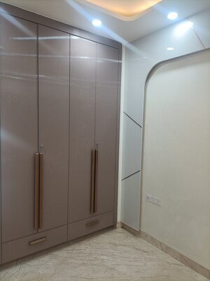 Room in 3.5 BHK Builder Floor at Vikas Puri – for Sale