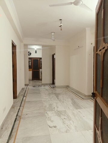 Room in 3 BHK Builder Floor at SS Mayfield Gardens, Sector 51 – for Rent