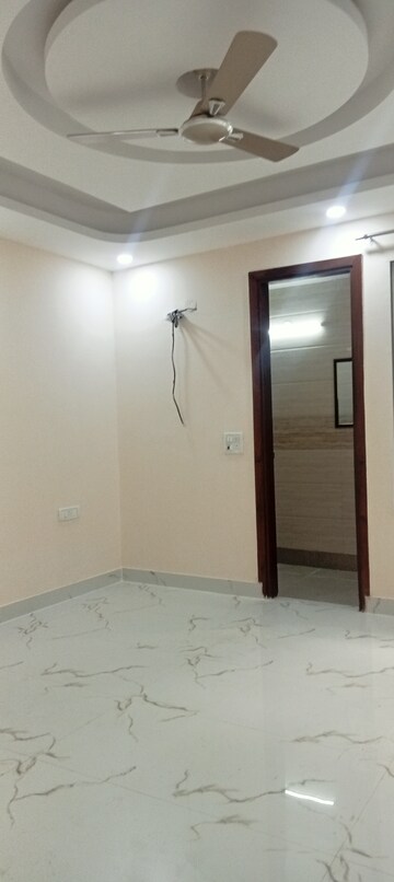 Room in 3 BHK Builder Floor at Panchsheel Vihar – for Rent