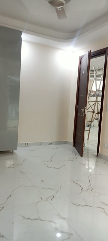 Room in 3 BHK Builder Floor at Panchsheel Vihar – for Rent
