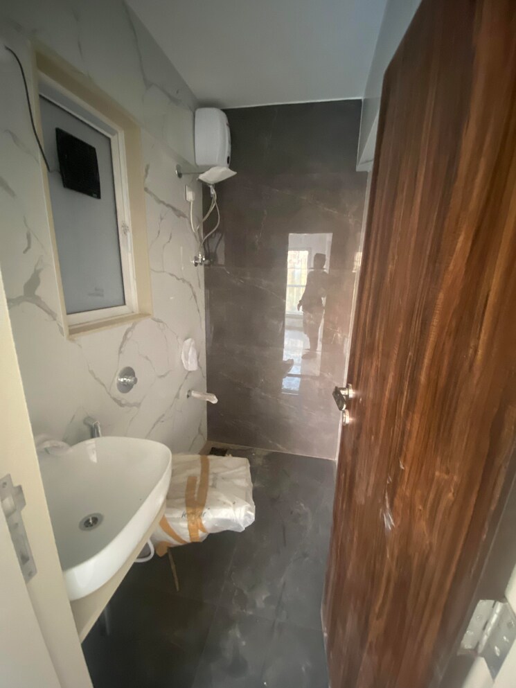 Bathroom, shree-rajlaxmi-chs 2.5 Bedroom 800 Sq.Ft. Apartment In Borivali West Mumbai 8595461
