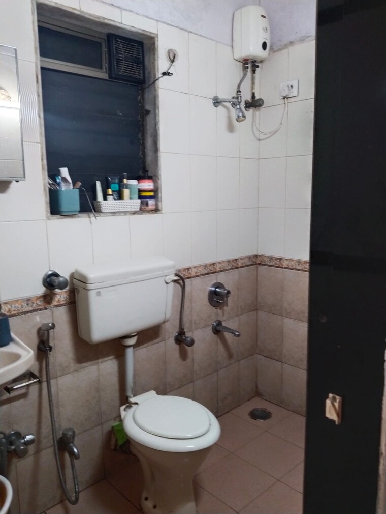 Bathroom, khira-nagar-owners-chs 2 Bedroom 705 Sq.Ft. Apartment In Santacruz West Mumbai 8595521