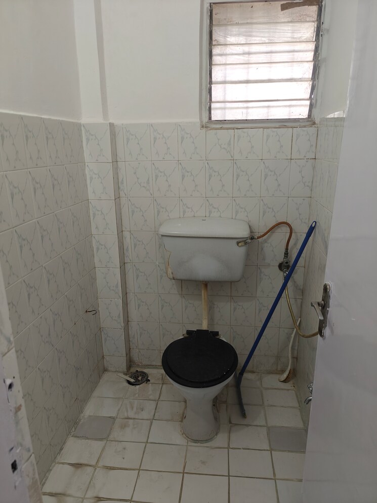 Bathroom, ramesh-hermes-heritage-phase-2 1 Bedroom 600 Sq.Ft. Apartment In Shastrinagar Pune 8595559