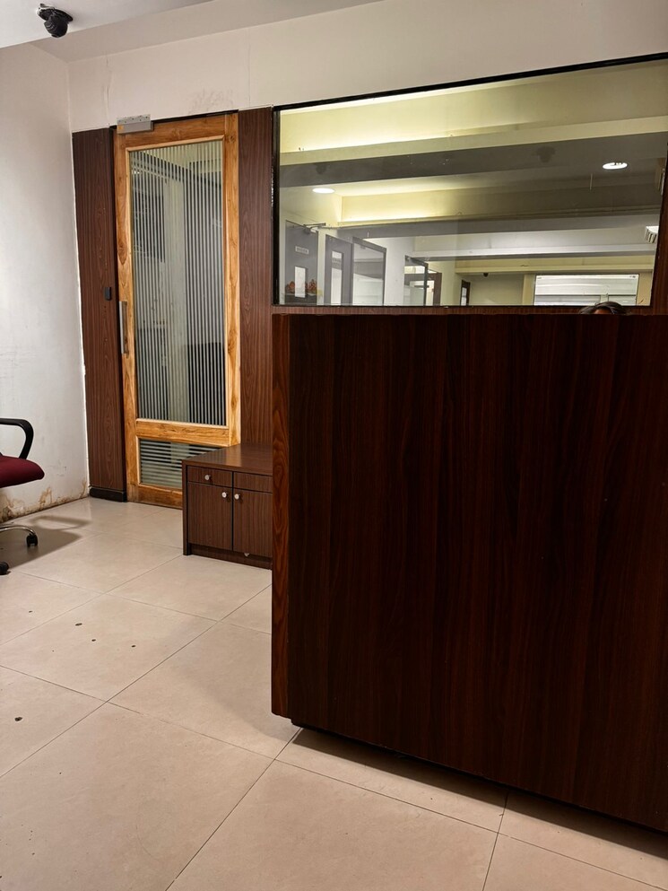 Room, bodakdev Commercial Office Space 1700 Sq.Ft. In Bodakdev Ahmedabad 8595576