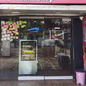  Shop For Rent in Kandivali West