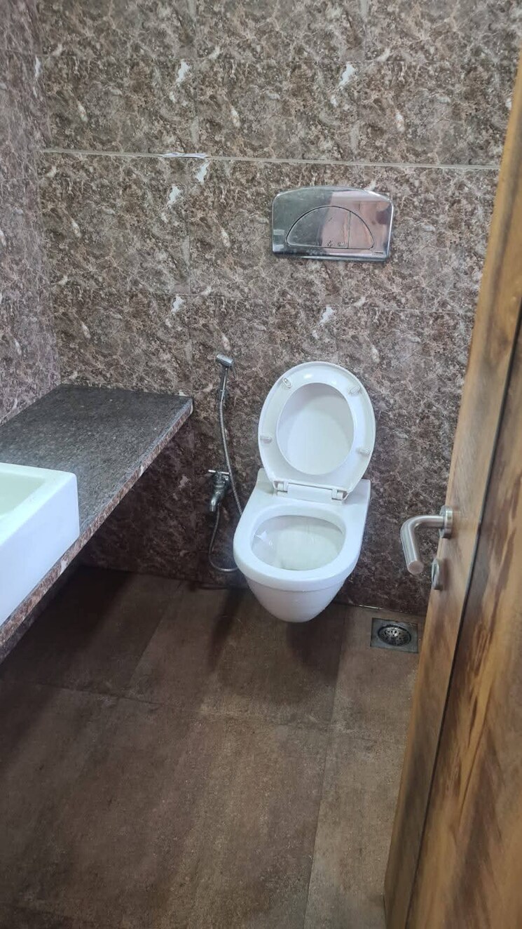 Bathroom, riddhi gardens Pg For Girls In Riddhi Gardens 8595631