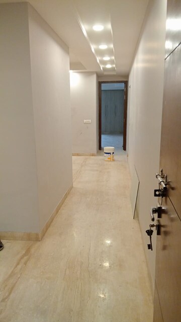 Room in 3 BHK Apartment at S 27 Luxury Homes, Greater Kailash I – for Rent