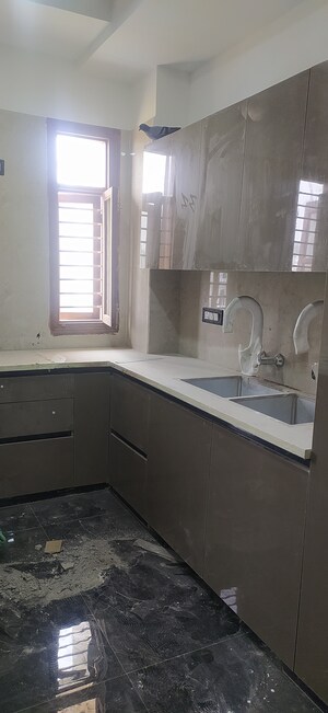 Kitchen in 3 BHK Builder Floor at BPTP District Phase 2, Sector 84 – for Sale
