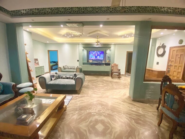  Parking, rely-home 6+ Bedroom 462 Sq.Yd. Builder Floor In Green Fields Colony Faridabad 8595659