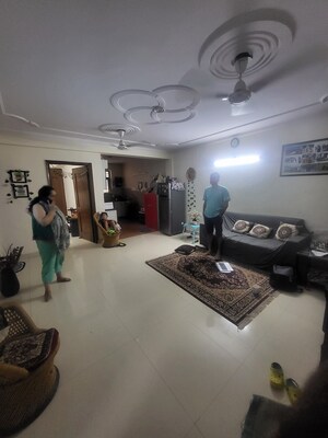 Master Bedroom in 6+ BHK Builder Floor at Rely Home, Green Fields Colony – for Sale