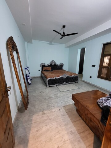 Furnished Amenities in 6+ BHK Builder Floor at Rely Home, Green Fields Colony – for Sale