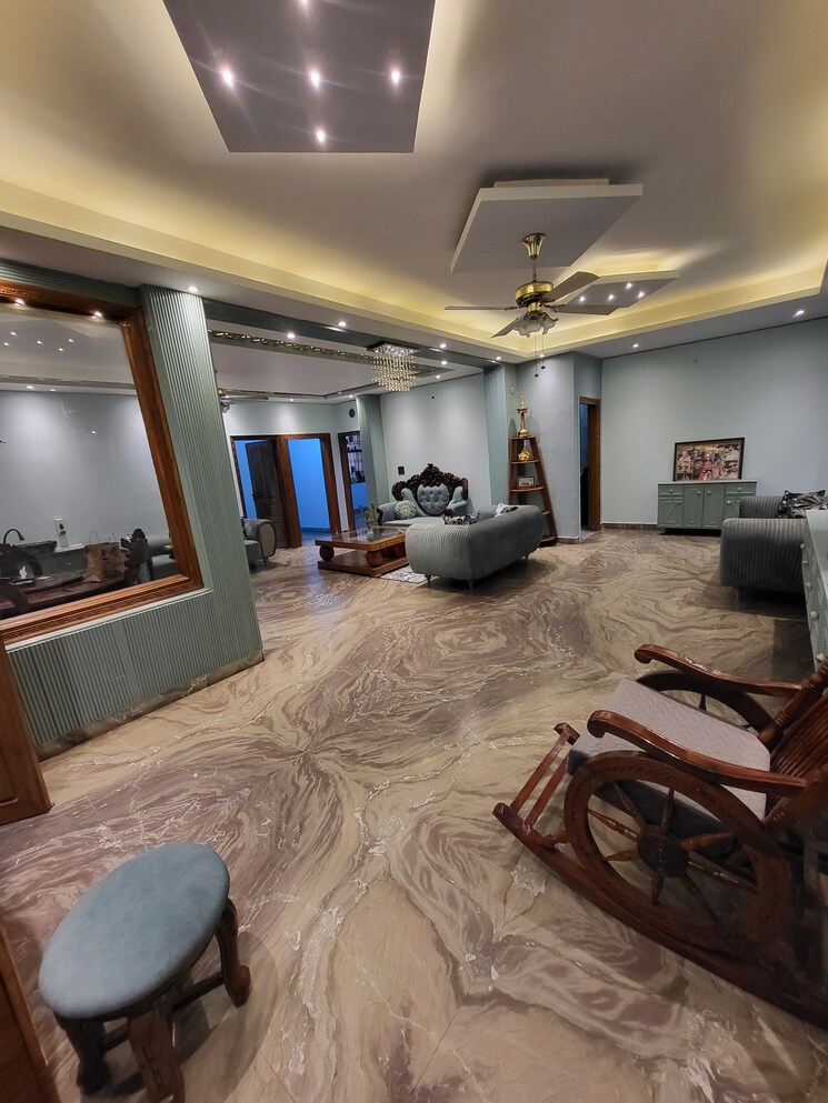 Gym, rely-home 6+ Bedroom 462 Sq.Yd. Builder Floor In Green Fields Colony Faridabad 8595659