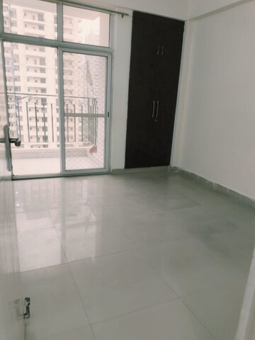 Room in 2 BHK Apartment at Nirala Aspire, Sector 16 Greater Noida – for Rent