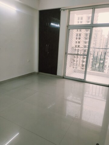 Room in 2 BHK Apartment at Nirala Aspire, Sector 16 Greater Noida – for Rent