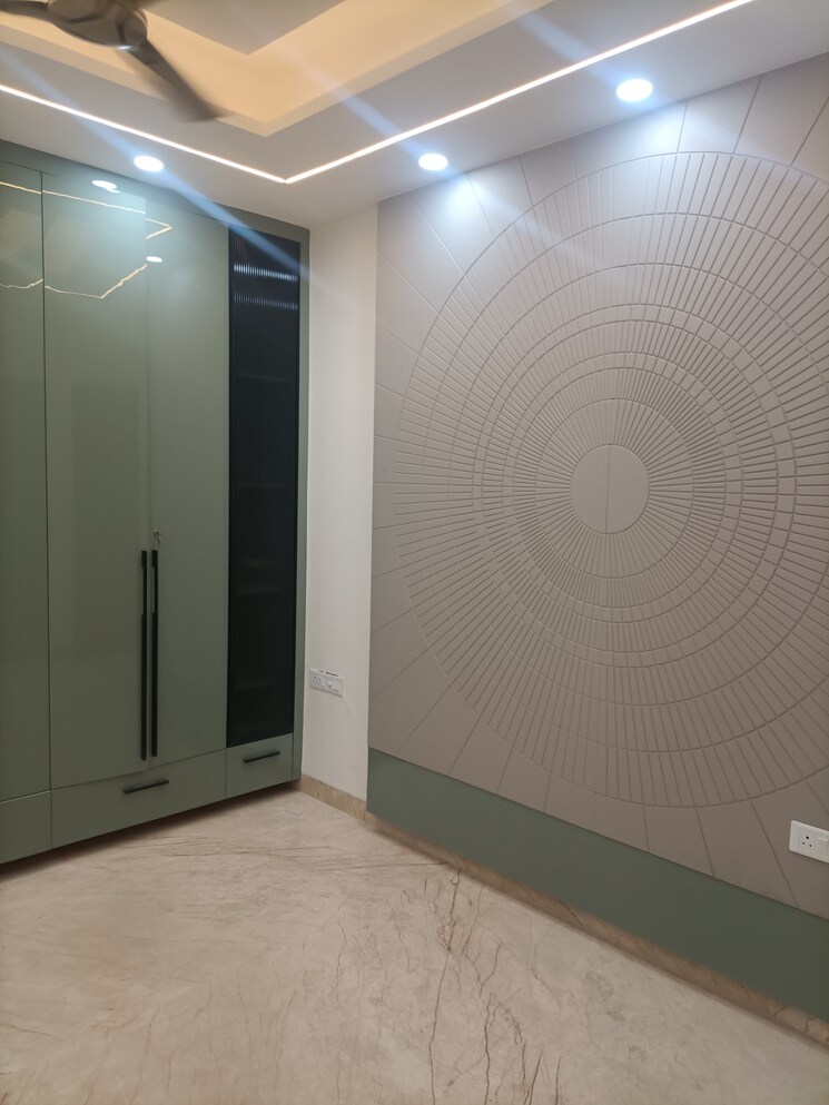 Room, vikas puri 3.5 Bedroom 200 Sq.Yd. Builder Floor In Vikas Puri Delhi 8595701